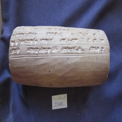Cylinder. Building inscription of Seleucid Era, construction in the Bit-re$ by Anu-uballit/Nikarchos, dedicated to Antiochus and Seleucus. Hellenistic. Clay.; YPM BC 016797