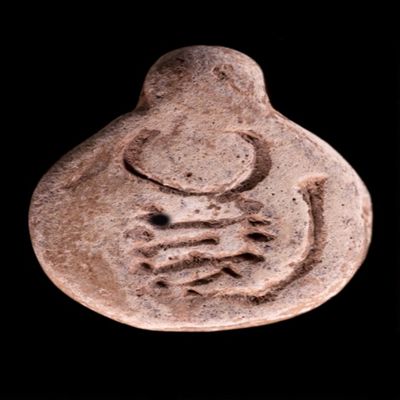 Amulet. Obv: Scorpion symbol (?); Rev: sun symbol.; YPM BC 038633